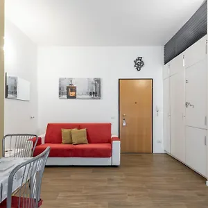 Lucky Flat, Un Momento Di Relax. Milano